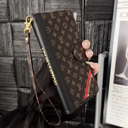 アイフォーン17プラス gucci グッチ カバー  シリコン