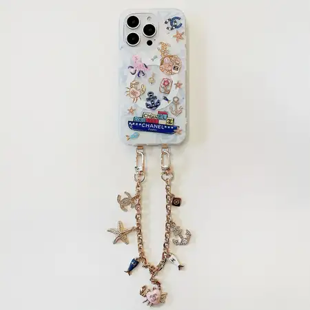 アイフォーン17pro 携帯ケース chanel  イエロー