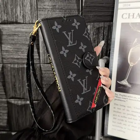 アイフォーン17プラス gucci グッチ カバー  シリコン