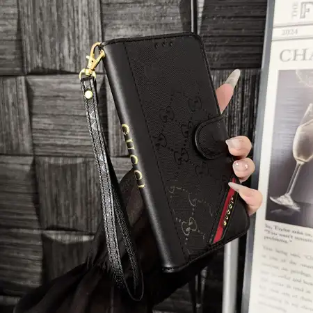 アイフォーン17プラス gucci グッチ カバー  シリコン