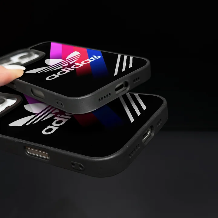 アイフォーン17プラス カバー adidas風  面白い