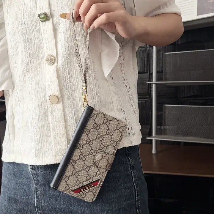 アイフォーン17プラス gucci グッチ カバー  シリコン