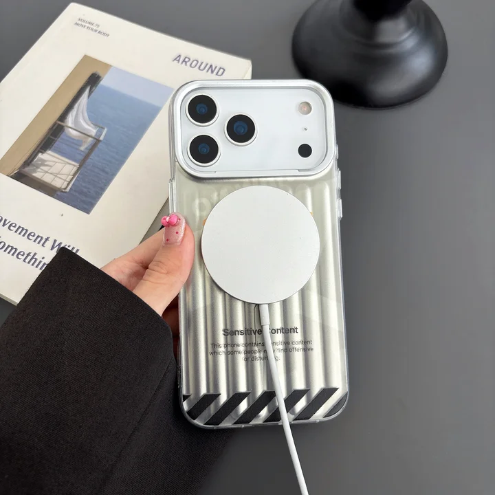 オフホワイト風 アイフォン17pro 