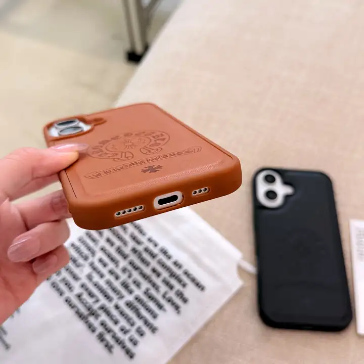 スニーカー chrome hearts風 アイフォーン17pro max 